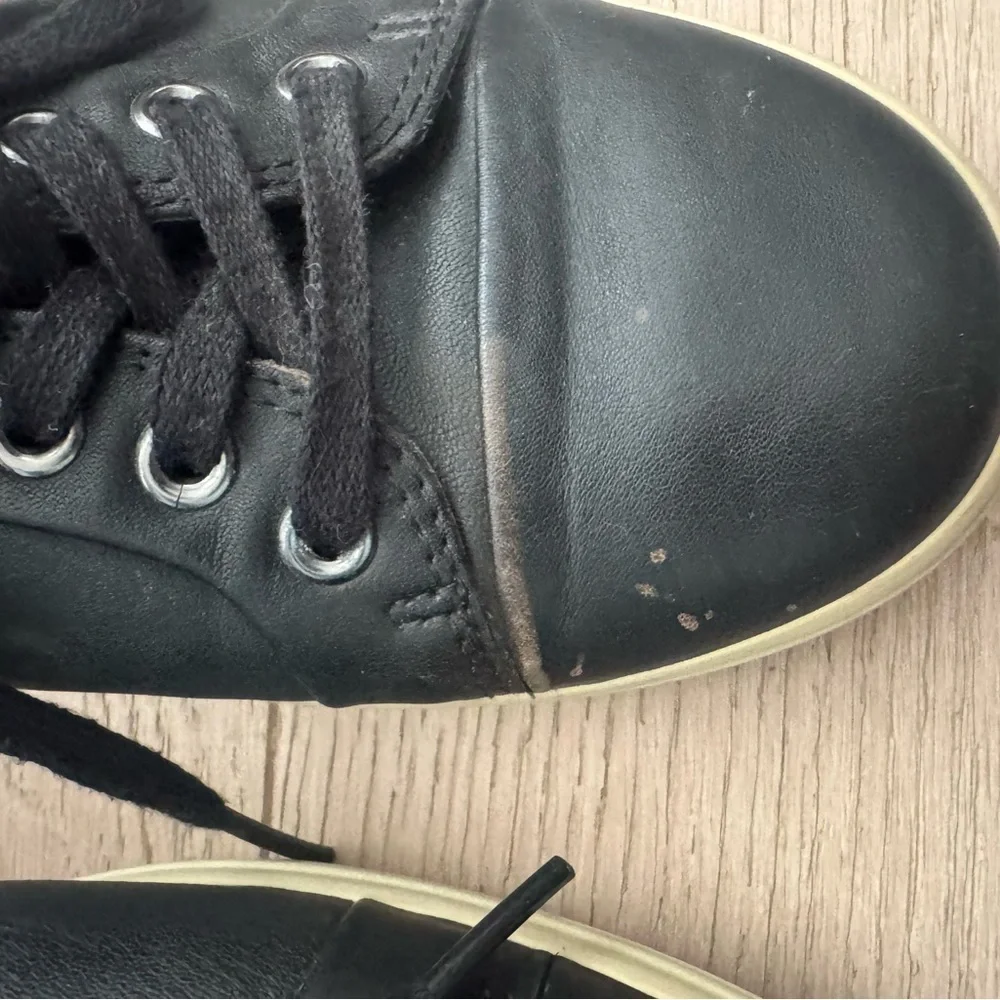 ECCO WOMEN’S SOFT SNEAKER BLACK LEATHER Size 37